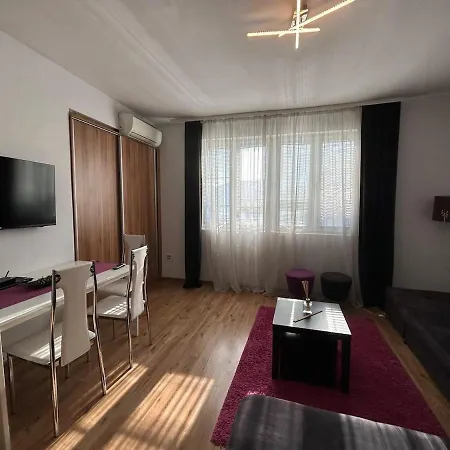 Апартамент Cozy Historic Center София